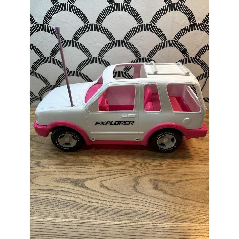 VTG 1996 Barbie Ford Explorer SUV White/Pink Trim & Interior Rare No Remote